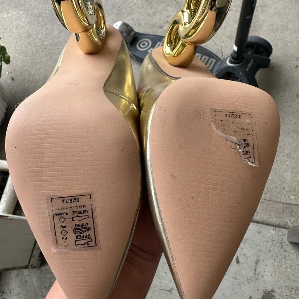 Elegant Gold Heels with Artistic Design - Picture 8 of 9